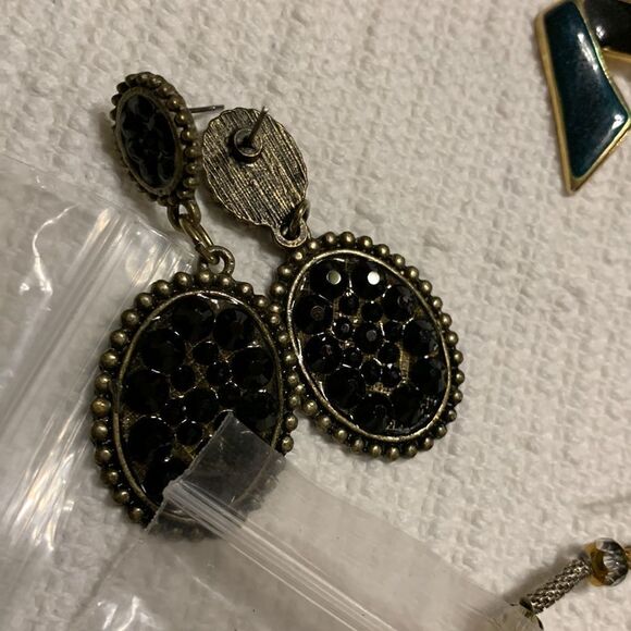 Bundle of 31 pair earrings plus one necklace.  Some are new and some are not - Picture 10 of 10